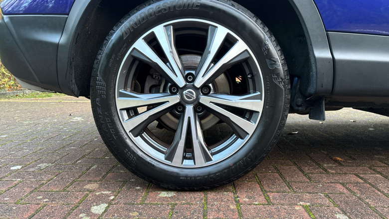 Nissan Qashqai 1.3 DiG-T N-Connecta 5dr Petrol Hatchback